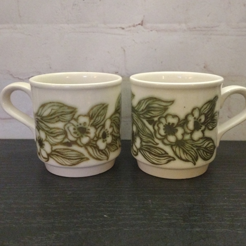 2 Vintage Biltons Made In England  Floral Stoneware Coffee Mugs Cream & Green